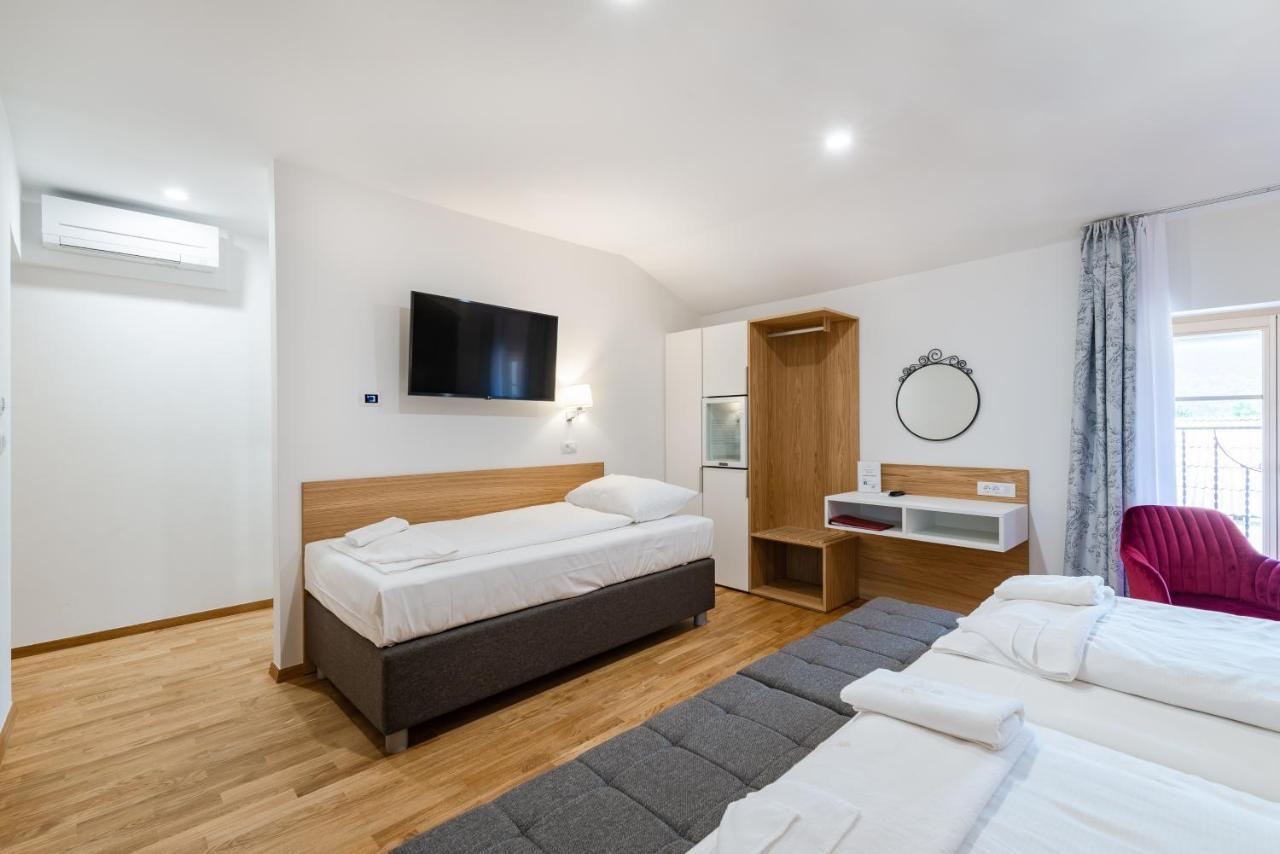 Hotel Dvorec Толмин Экстерьер фото