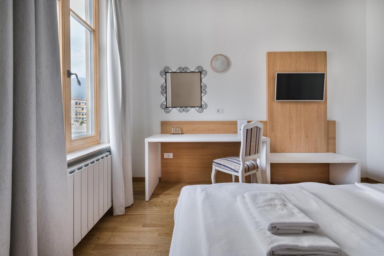 Hotel Dvorec Толмин Экстерьер фото