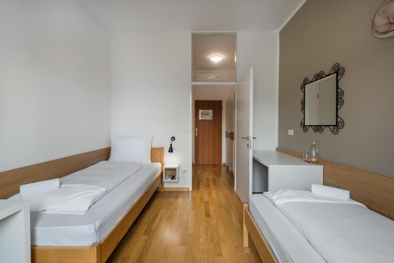 Hotel Dvorec Толмин Экстерьер фото